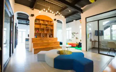 Rénovation de magasin à Elne : comment l&rsquo;agencement intérieur peut booster votre commerce