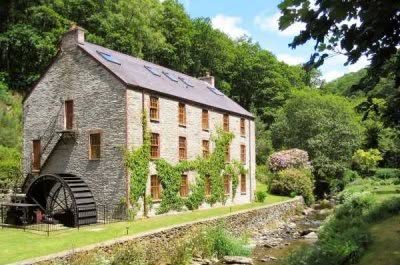Godremamog Woollen mill