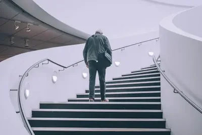 Veja mais sobre Sonhar com escada o significado do sonho
