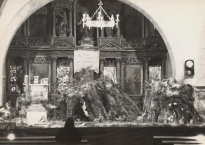 Vista del Belén al entrar en la iglesia en 1977.