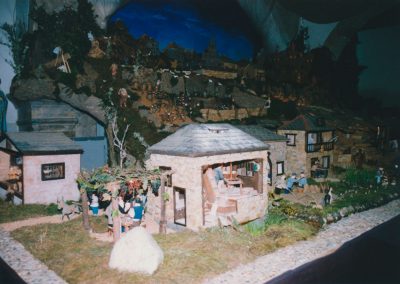 Jugando junto al molino en el 2000.