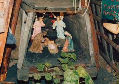 Portal montado fuera de la iglesia en 1984.