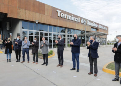 Guerrera inaugura la Terminal de Navarro y firma convenio para el Programa “PAradas Seguras”