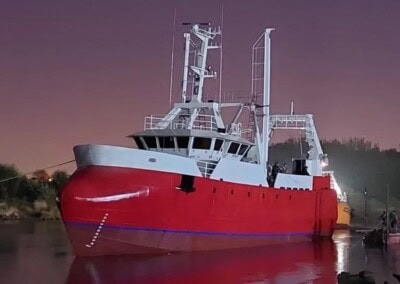 Construyen en Quequén el barco pesquero más grande en 40 años
