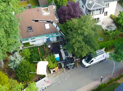 Schiebeelement in einem Bestandsdachstuhl als Öffnung für ein Teleskop Schiebeelement in einem Bestandsdachstuhl als Öffnung für ein Teleskop