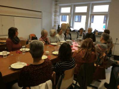 Netzwerk, Kaufbeuren, Ostallgäu, Demenz, Demenzhelferschulung, Schulung, Weltalzheimertag, Palliativ, stationär, ambulant, Hospiz, SAPV, Krankenhaus, Anschlussbehandlung, Rehabilitation, Altenheim, Pflegeheim, Versorgung, Senioren, Aktivitäten, Pflege, Pflegeservice, Hospitalstiftung, Seniorenbeirat, Seniorenbüro, Hilfe, pflegende Angehörige, Alzheimer, Betreuung, Unterstützung zu Hause, haushaltsnahe Dienstleistungen, Unterstützung im Alter, Demenzkrank, Hilfe bei Demenz, Beratung, Seniorenbegleiter, Besuchsdient, ehrenamtlich, Helfer, vernetzt