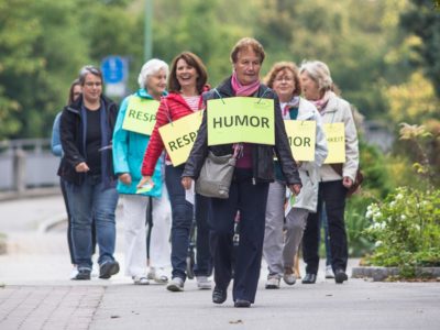 Netzwerk, Kaufbeuren, Ostallgäu, Demenz, Demenzhelferschulung, Schulung, Weltalzheimertag, Palliativ, stationär, ambulant, Hospiz, SAPV, Krankenhaus, Anschlussbehandlung, Rehabilitation, Altenheim, Pflegeheim, Versorgung, Senioren, Aktivitäten, Pflege, Pflegeservice, Hospitalstiftung, Seniorenbeirat, Seniorenbüro, Hilfe, pflegende Angehörige, Alzheimer, Betreuung, Unterstützung zu Hause, haushaltsnahe Dienstleistungen, Unterstützung im Alter, Demenzkrank, Hilfe bei Demenz, Beratung, Seniorenbegleiter, Besuchsdient, ehrenamtlich, Helfer, vernetzt