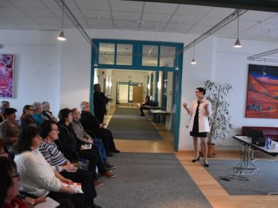 Work Shop Tag 2017 Netzwerk, Kaufbeuren, Ostallgäu, Demenz, Demenzhelferschulung, Schulung, Weltalzheimertag, Palliativ, stationär, ambulant, Hospiz, SAPV, Krankenhaus, Anschlussbehandlung, Rehabilitation, Altenheim, Pflegeheim, Versorgung, Senioren, Aktivitäten, Pflege, Pflegeservice, Hospitalstiftung, Seniorenbeirat, Seniorenbüro, Hilfe, pflegende Angehörige, Alzheimer, Betreuung, Unterstützung zu Hause, haushaltsnahe Dienstleistungen, Unterstützung im Alter, Demenzkrank, Hilfe bei Demenz, Beratung, Seniorenbegleiter, Besuchsdient, ehrenamtlich, Helfer, vernetzt