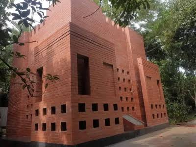 নেই ভালো যোগাযোগ ব্যবস্থা  পর্যটকশূন্য ঈসা খাঁর সমাধিস্থল