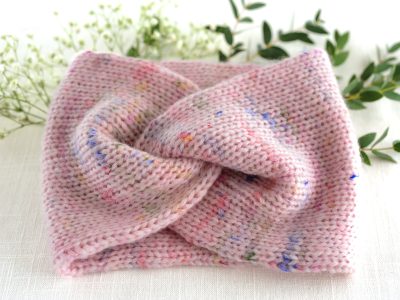 Detta pannbandet är åt det tunnare hållet och luftig med en riktigt mjuk känsla. Det är underbart året om!