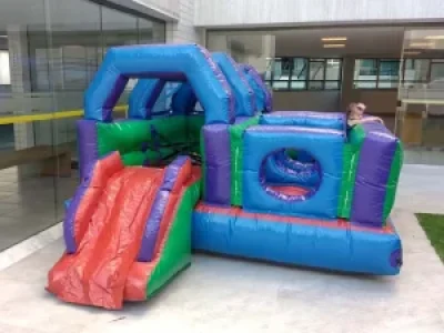 Brinquedo inflável Circuito Escorregador Infantil