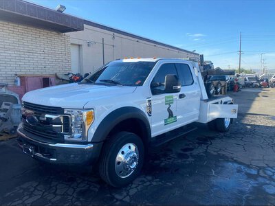Wheel-lift tow truck in Phoenix providing fast and efficient towing service