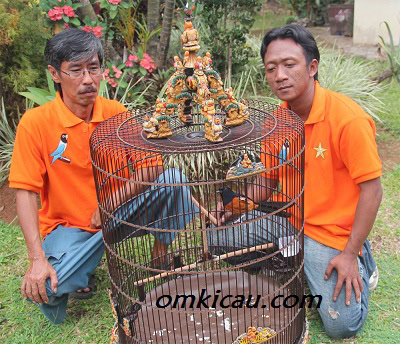 Wawan dan Tekyang merawat Natalia Wawan dan Tekyang merawat Natalia