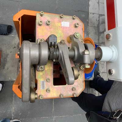 ซ่อมไม้กั้นมีปัญหา ที่ Q Box Hotel Bangkok Blossom