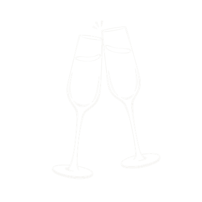 Zwei Sektgläser, die in einem Toast zusammenklingen und in denen Blasen aufsteigen. Perfekt für einen festlichen Anlass oder um Ihre Hochzeitsplanung Bayern mit einem Hauch von Feier und Freude zu inspirieren.