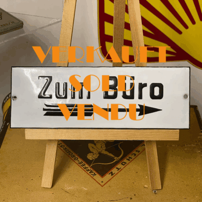 'Zum Büro', emailliertes Hinweisschild mit Pfeil nach rechts (um 1930)