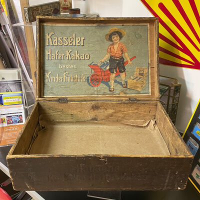 Uralte 'Hausens Kasseler Hafer-Kakao'-Holzkiste: "Bestes Kinderfrühstück"