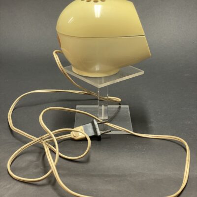 Das Ei: Timeband Model C-590, Wecker mit Leuchte, klappbar - Designobjekt 1970s