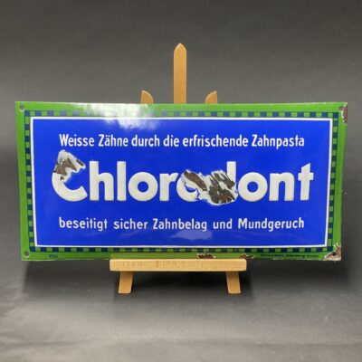 "Weisse Zähne durch die erfrischende Zahncreme - CHLORODONT - beseitigt sicher Zahnbelag und Mundgeruch"
