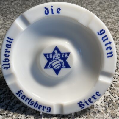 Überall die guten KARLSBERG Biere - Opalin/Glas, Aschenteller um 1955, Made in France