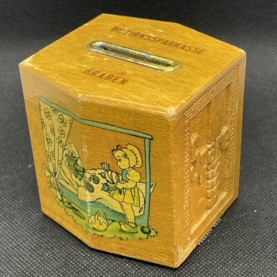 Bezirkssparkasse Graben / Karlsruhe - 1930er Jahre Spardose aus Holz mit Märchenszenen