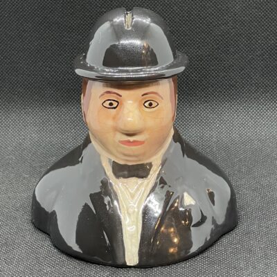 Gentleman mit Melone - Keramische Spardose (Fayence) um 1920 (Bottero, S. 187)