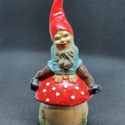 Zwerg auf Fliegenpilz, Keramik-Spardose um 1950, West Germany