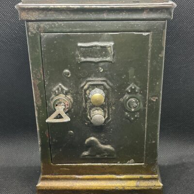 Tresor als Spardose, Blech um 1920, Frankreich, 16cm hoch