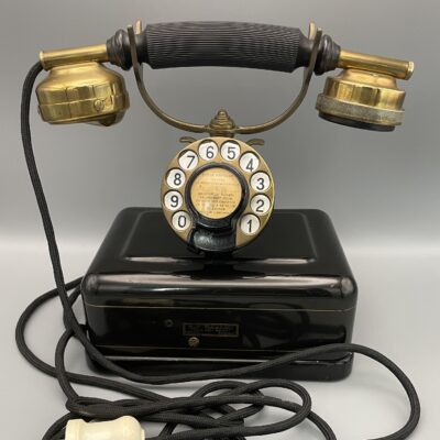 Uraltes Telefon um 1935. Guter Zustand. (Bell Telphone Mfg. Company Anvers Belgique)
