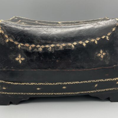 Sehr schöne, alte burmesische Kissendose, Lackdose (II)