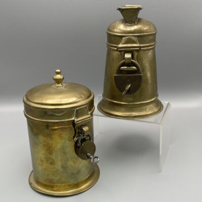 Konvolut: Zwei Spendendosen, Büchsenkassen, Spendenbüchsen aus Messing, 18. - 19. Jhdt.