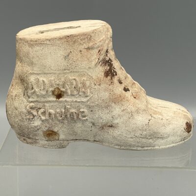 ADA-ADA SCHUHE: Seltene Spardose aus Keramik "Schuhonkel Kienast", 1930er Jahre