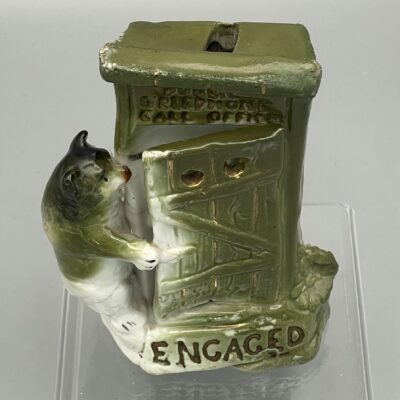 Katze an der Telefonkabine, Deutsche Porzellanfigur, um 1920 - Spardose, selten