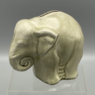 Art-Deco Elefant, Spardose aus grau glasierter Keramik, hergestellt bei Orchies (Frankreich) um 1935