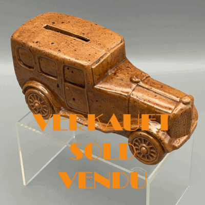 Automobil / Oldtimer in orange-braun. Seltene Spardose aus Keramik, 1920er Jahre