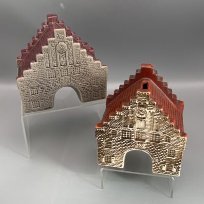 Stadtsparkasse Flensburg - Zwei seltene Spardosen Nordertor, 1960er/70er Jahre, komplett mit Schlüssel