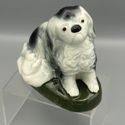 FIFI - Keramikfigur eines King Charles Spaniel, Spardose aus Chodzież, Polen, 1. Hälfte 20. Jahrhundert