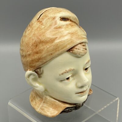 Junge mit Schlafmütze, seltene Spardose aus der ehemaligen CSSR (Royal Dux), glasierte Majolika / Keramik - um 1920/30