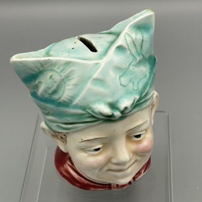 Junge mit Eselsmütze - Seltene Majolika-Figur als Spardose - Ehemalige CSSR (Royal Dux), um 1920
