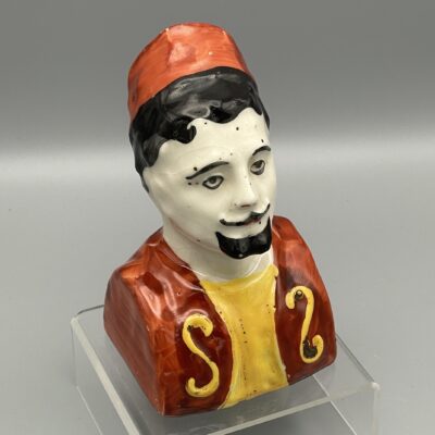 Zuave - Keramikfigur mit polychromer Glasur. Manufaktur René Delaunay, Saint-Uze, Frankreich um 1900