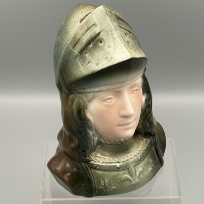 Jeanne d'Arc - Keramikfigur als Spardose, Sarreguemines um 1900 mit grün-brauner Glasur, um 1900