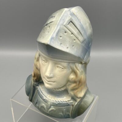 Jeanne d'Arc - Keramikfigur als Spardose, Sarreguemines um 1900 mit hellblau-grauer Glasur, um 1900