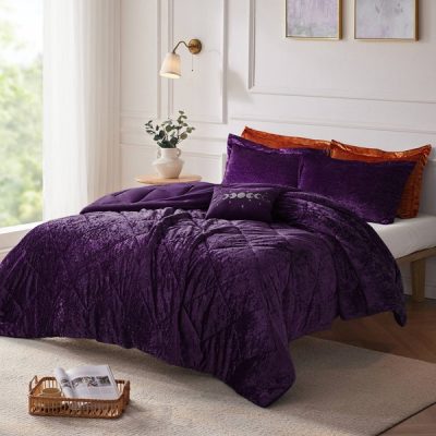 Intelligent Design Felicia Velvet Comforter Set with Throw Pillow in Purple, Twin/Twin XL ID10-1901
