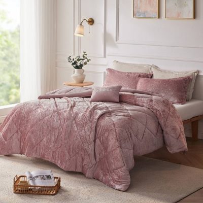 Intelligent Design Felicia Velvet Comforter Set with Throw Pillow in Blush, Full/Queen ID10-1659