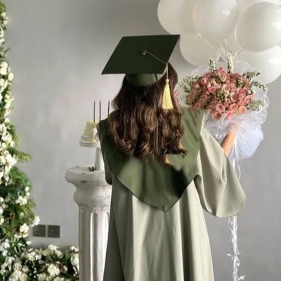 اجمل بنات بروب التخرج للاحتفال.
