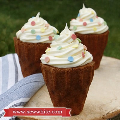 ice cream cone cakes with sprinkles