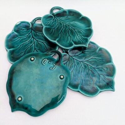 Ensemble de coupelles vintage en céramique Saint-Clément émail vert bouteille avec anse en métal noir