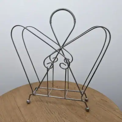 Porte revues vinyles vintage en métal chromé posé sur 4 pieds