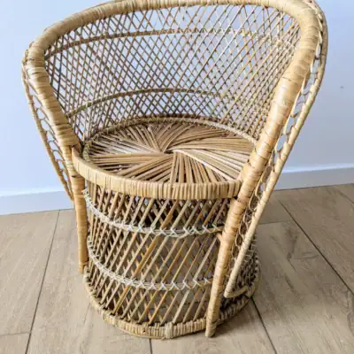 Fauteuil enfant vintage en osier tressé naturel