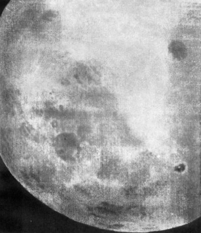 Откуда взялась Луна, из чего она состоит и какие были исследования 3 Один из первых снимков обратной стороны Луны, часть последовательности из 29 фотографий, сделанных советским космическим кораблем "Луна-3" 7 октября 1959 года.